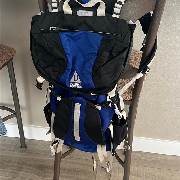 Ultimate Direction Lucia Backpack large includes pouch - Picture 1 of 11